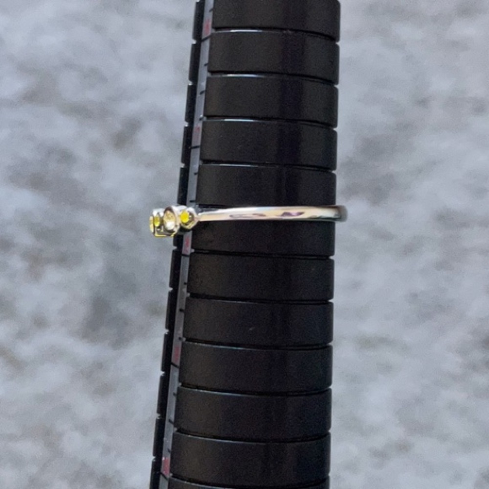 💛 2/$20 💛 Fragrant Jewels ring. - Picture 2 of 2